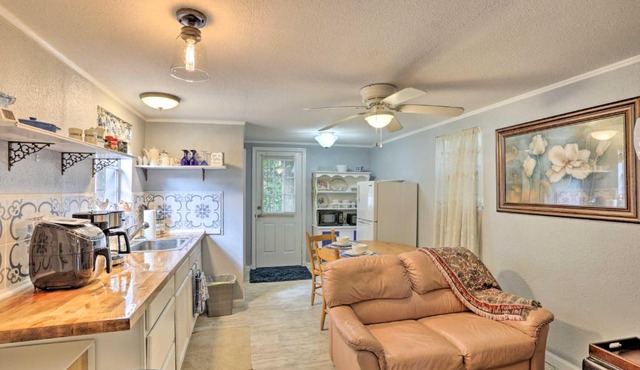 The Driftwood Cottage with Patio and Free WiFi!