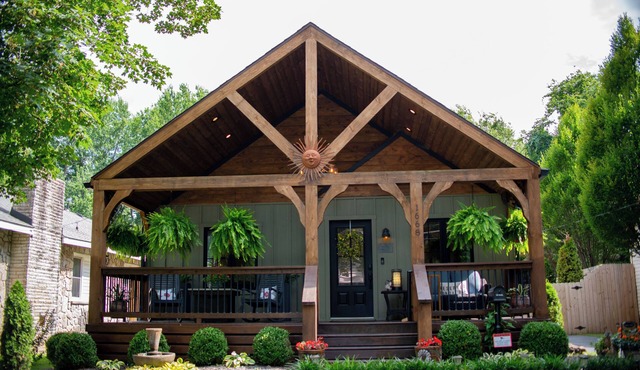The Dryer House - A Charming Restored Home in a Walkable Neighborhood