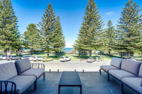 The Dual Family Entertainer 9 Esplanade Victor Harbor - Linen Included - Luxury - Seafront
