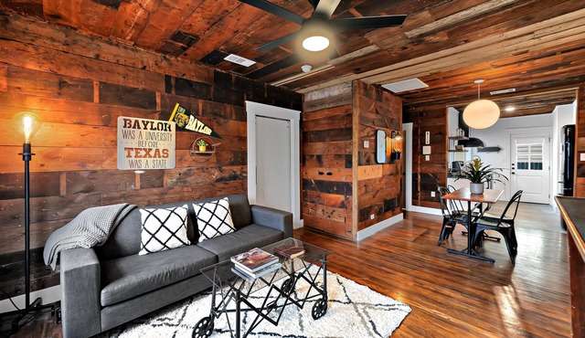 The Duet- Just Steps from Baylor University and Minutes from The Magnolia Silos