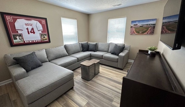 The DugoutnFamily-friendly baseball themed house, 20 miles from Downtown Cincy