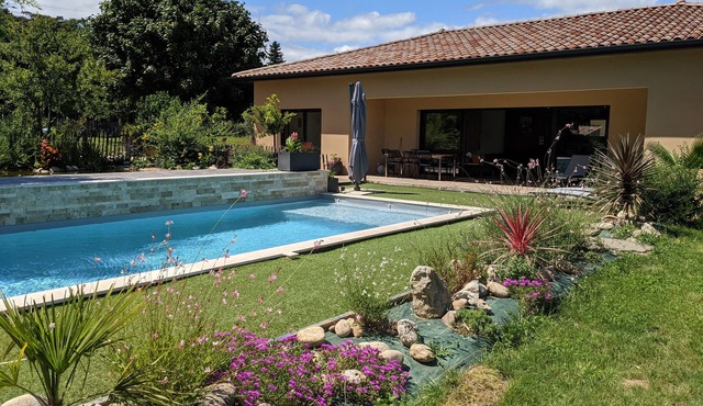 The Dugradus bee house