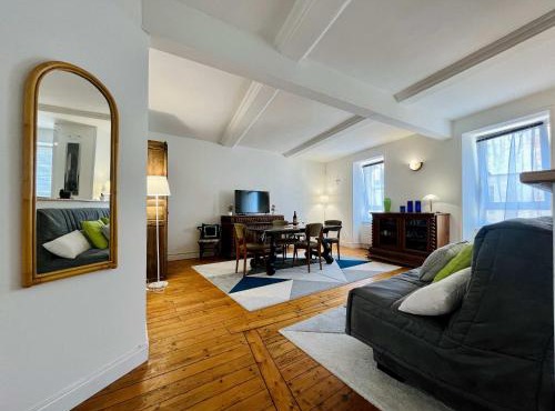The Duplex des Flots In the heart of Grandcamp just steps from the beach