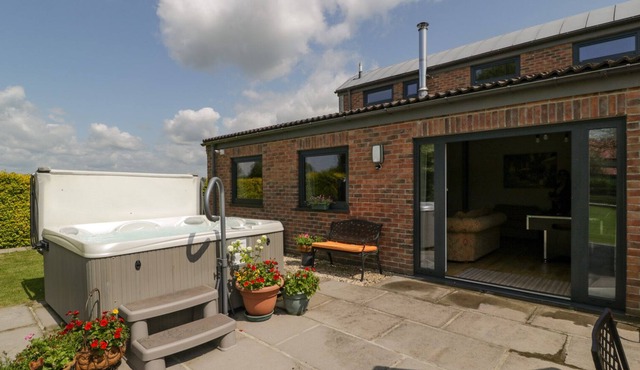 THE DUTCH BARN, family friendly, with hot tub in Langport