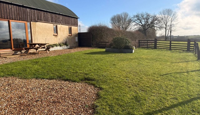 The Dutch Barn - sleeps 2 guests in 1 bedroom