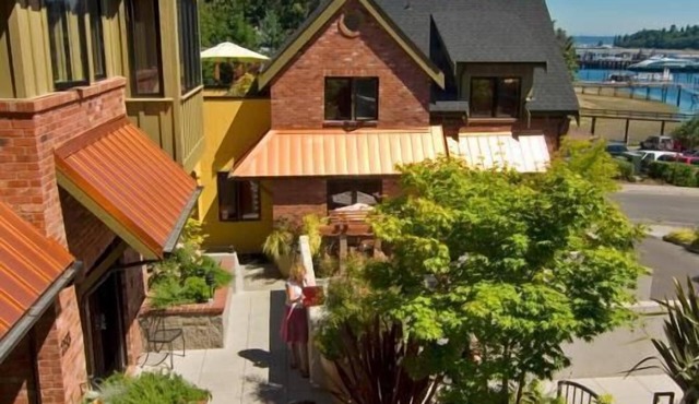 The Eagle Harbor Inn