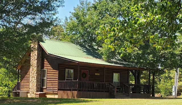 The Eagle is a secluded, private cabin with mountain views and a jacuzzi tub.