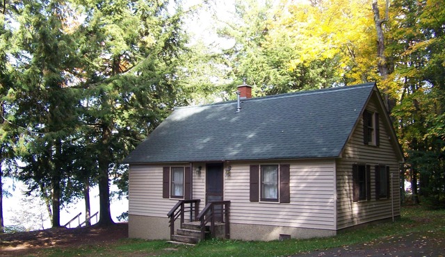 The "Eagle Nest" cottage on beautiful Lac Vieux Desert Lake