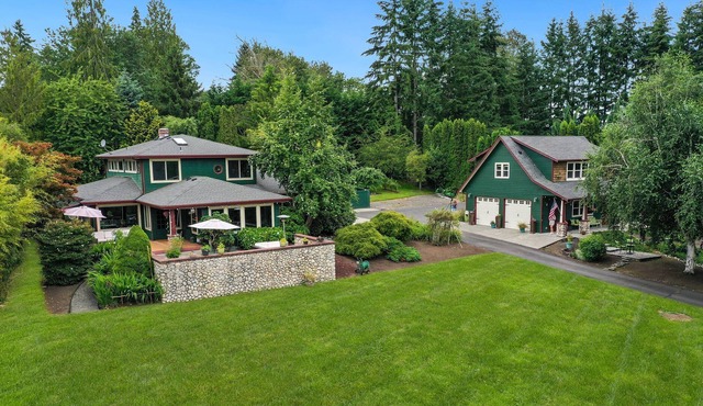 The Eagle's Nest - Mountain View 3BD House Perched on 2 Country Acres