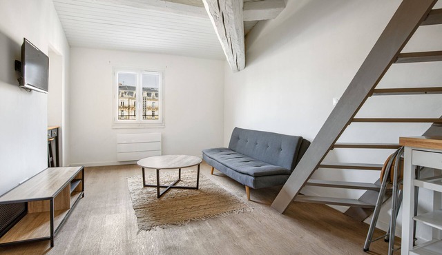 The Eagle's Nest of Comedie