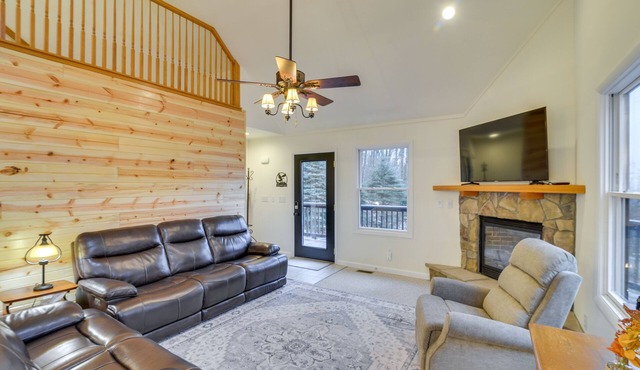 'The Eagles Nest at Alpine' Cabin w/Fireplace!