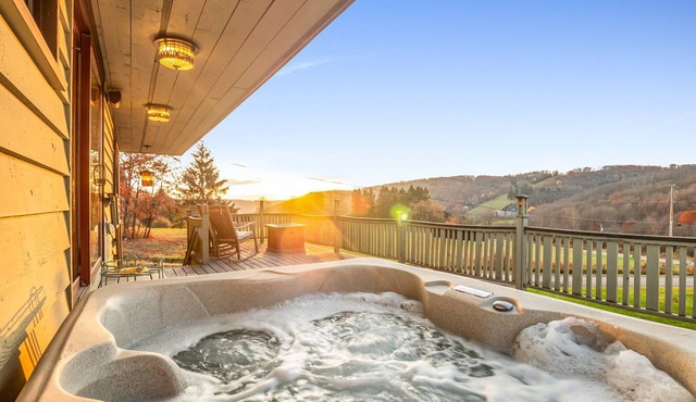 The Eagles Nest, Couples Escape - Hot Tub & Views