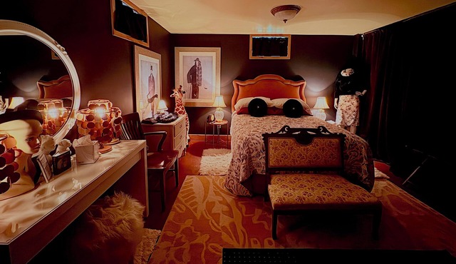 The EarthHouse ~ Wall-to-wall unique style, Luxury Linens and Amazing Comfortn