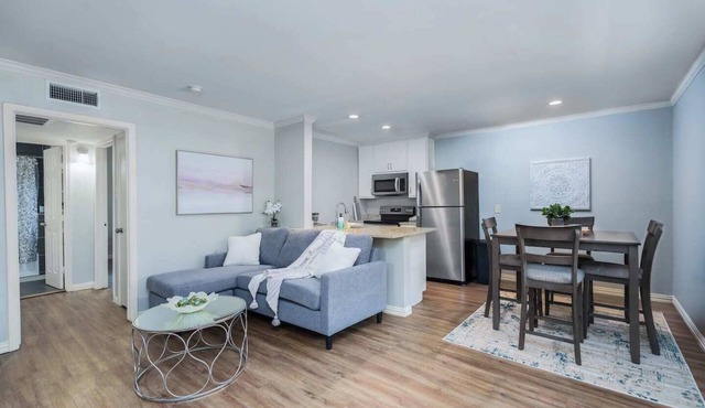 The East Dallas Escape - Modern 1BR, Gated Complex, Free Parking