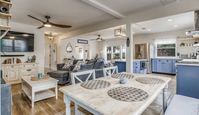 The East Hill Escape, A Bay View Beachy Cottage