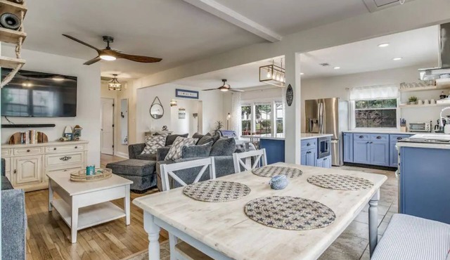 The East Hill Escape, A Bay View Beachy Cottage