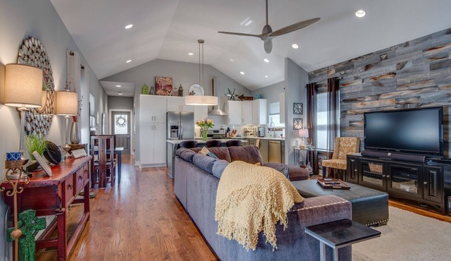 The East Nashville Getaway. New home w/upgraded amenities, minutes to Broadway!