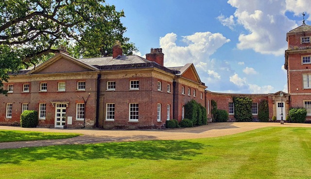 The East Wing - Three Bedroom Apartment, Sleeps 6