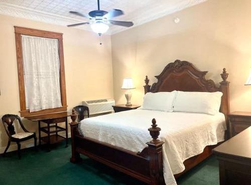 The Eastland Historic Hotel- Imperial Room