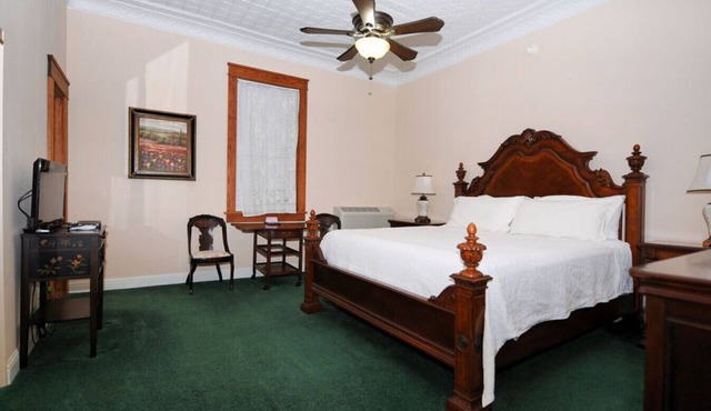 The Eastland Historic Hotel- Imperial Room