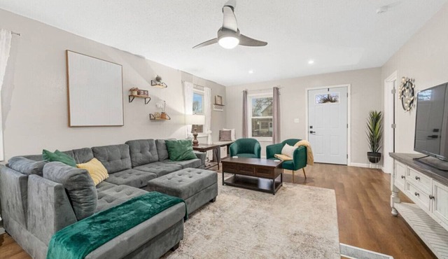 The Easy Escape: A Delightful 2 Bedroom Downtown Retreat | House in Sioux Falls