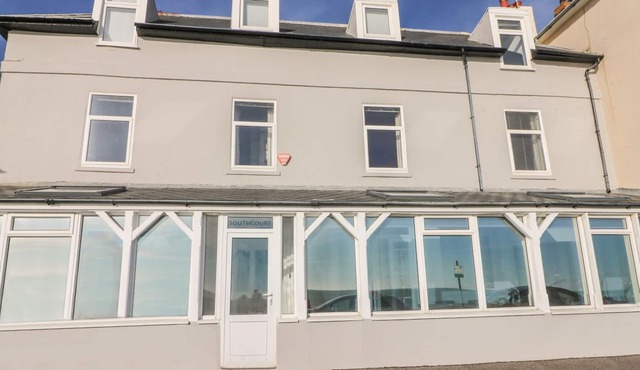 THE EAVES, family friendly, character holiday cottage in Sandgate