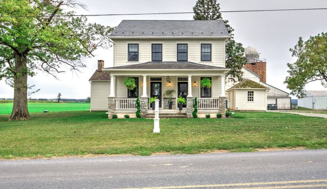 The Eby Farm/Newly renovated, Modern, Peaceful 5 bedroom & 5 bath/Hot Tub