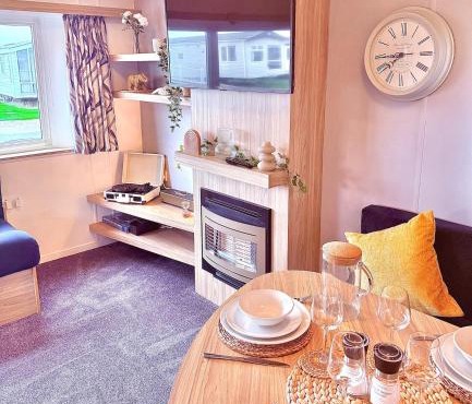 The Eden - Sleeps 8 Pet Friendly Free Wi-Fi With Patio & Hub Passes Camber Sands Cosy Spacious Modern 8 Berth Caravan