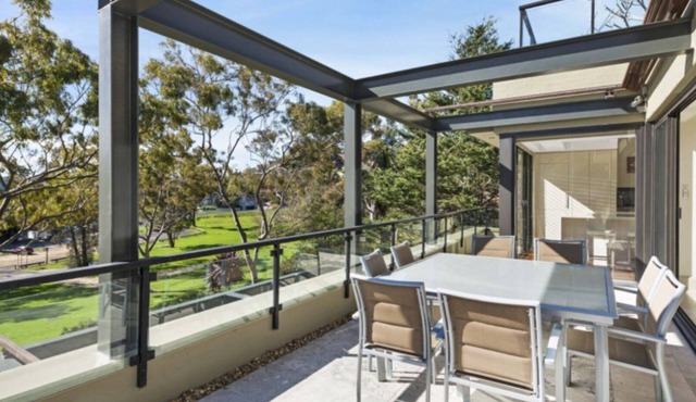 The Edge - 3 Min Flat Walk to Beach & Cafes