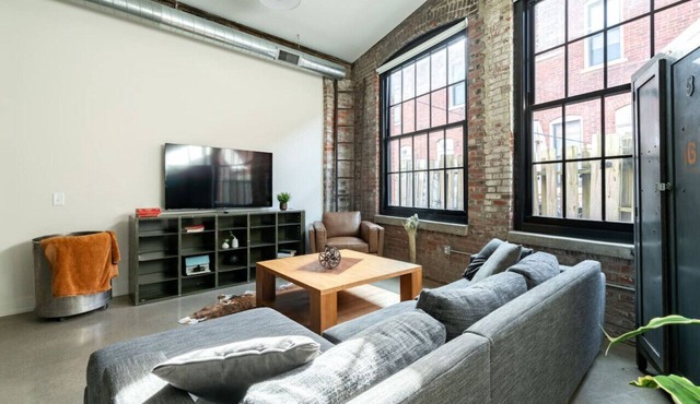 The Edison Loft - Renovated Factory - Short North