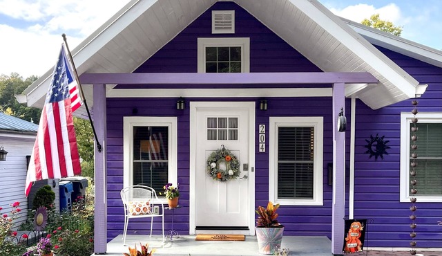 The Eggplant Cottage - Walking distance to downtown historic Jonesborough!