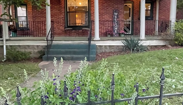 The Egret’s Nest Thayer/Mammoth Spring Unique Antique Home. Amazing Details