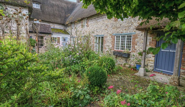 THE ELBOW, family friendly, character holiday cottage in Frampton