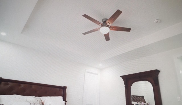 The Elegance Of The Home And Neighborhood. Close to Restaurants, Shops, Downtown