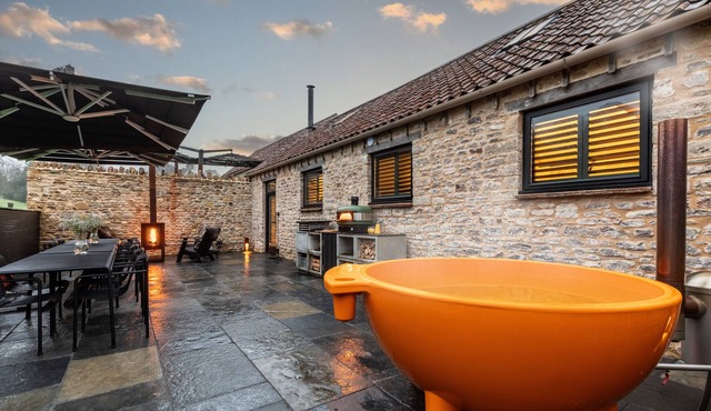 The Elegant Dairy - One Bedroom House, Sleeps 2