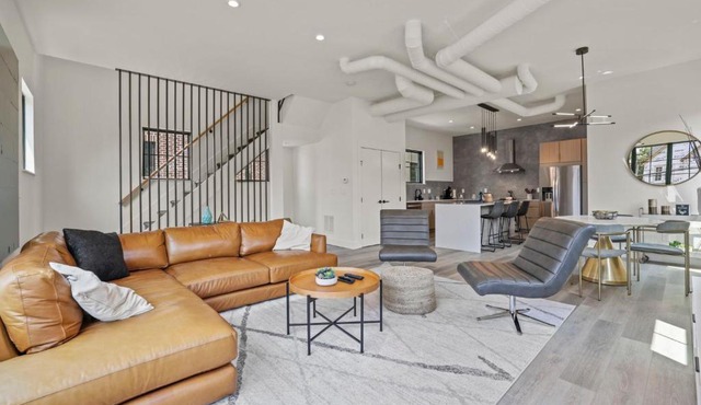 The Elegant Estate - Modern Home in Columbus