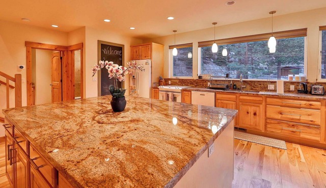 The Elevator House – Sleeps 10!