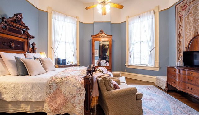 The Eliza | Queen Suite | The Empress Hotel