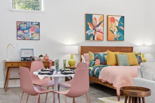 The Ella Stylish King Studio in LaVilla Pool