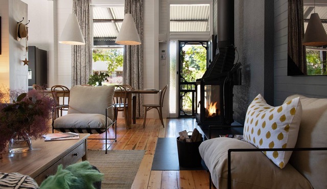 The Elm Tree- Designer Home in the heart of Daylesford