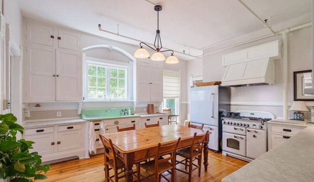 The Elora - Spacious Luxury Historic Retreat