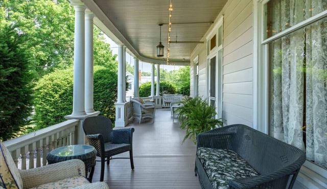 The Elora - Spacious Luxury Historic Retreat