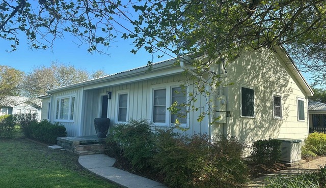 THE ELSIE - Wonderful completely renovated 3-bedroom house in Breaux Bridge