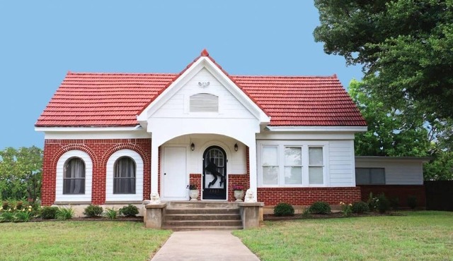 The Elvis House Summa