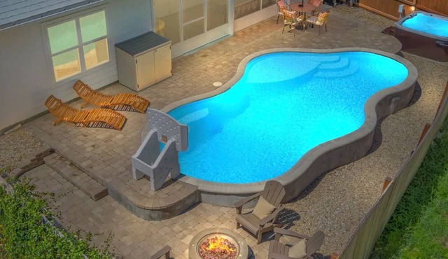 The Emerald Cove - Heated Saltwater Pool, Hot tub, Sauna, Game room - Sleeps 13