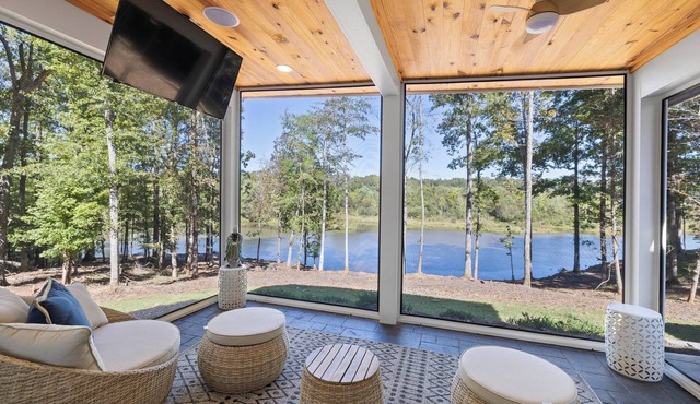 'the Emerald Cove Residence' Lake Oconee Luxury!