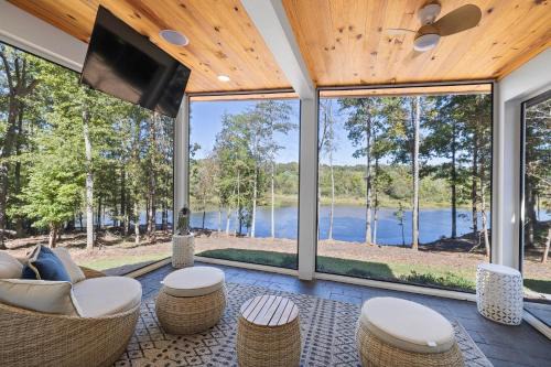 'The Emerald Cove Residence' Lake Oconee Luxury!
