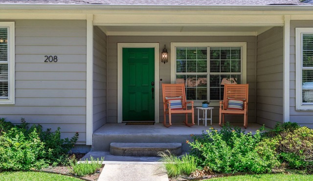 The Emerald Door | Hot Tub | Fire Pit
