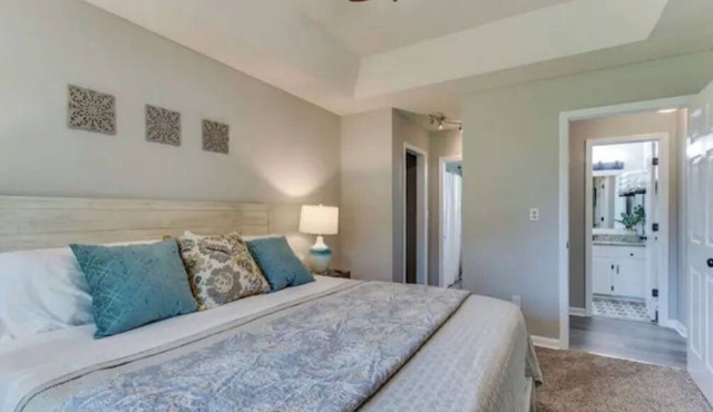 The Emerald-near Henry Horton- Sleeps 8- 2.5 baths