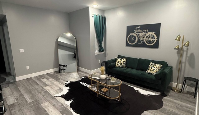 The Emerald Room-3BD-3BTH-Patio